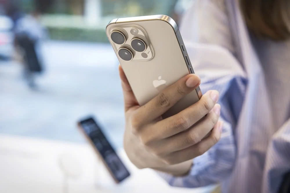 Apple vừa phát đi cảnh báo khẩn về một chiến dịch tấn công mạng tinh vi nhắm vào hàng trăm triệu iPhone trên toàn cầu.