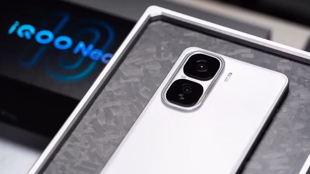 Với cấu hình mạnh, pin bền và giá dễ tiếp cận, iQOO Neo 10 5G xứng đáng là đối thủ đáng gờm khiến cả Apple lẫn Samsung phải dè chừng.