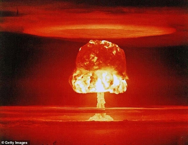 Ví dụ, một cuộc chiến tranh hạt nhân sẽ tạo ra một vụ nổ năng lượng khổng lồ mà các nền văn minh thông minh có thể phát hiện được. Ảnh: Vụ thử hạt nhân Castle Union, năm 1954.