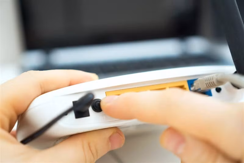 Router chập chờn mạng? Hãy tắt và bật lại để ổn định kết nối internet.