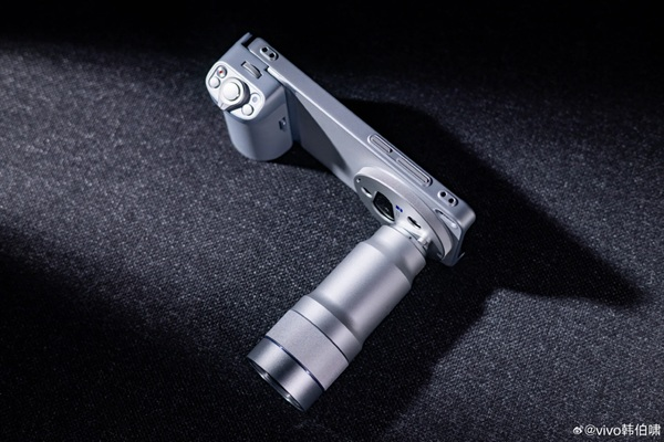 Công nghệ chống rung OIS gimbal và lấy nét theo chuyển động tăng độ ổn định.