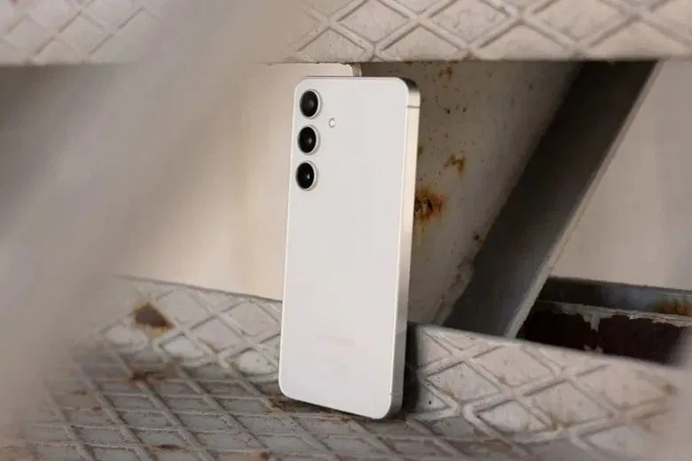 Camera tele 3X của S26 Plus đã lỗi thời, cần nâng cấp cảm biến để cải thiện chất lượng thiếu sáng.