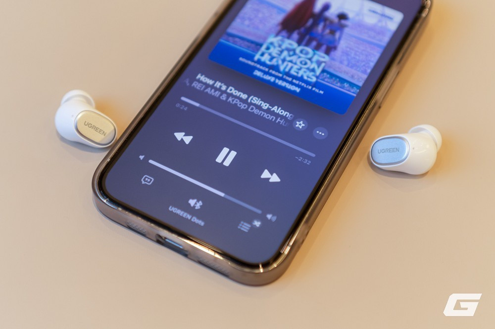 Tai nghe này có chất âm cân bằng, cùng hệ thống 4 mic giúp đàm thoại rõ ràng, phù hợp nghe nhạc và họp online.(Ảnh: Genk)