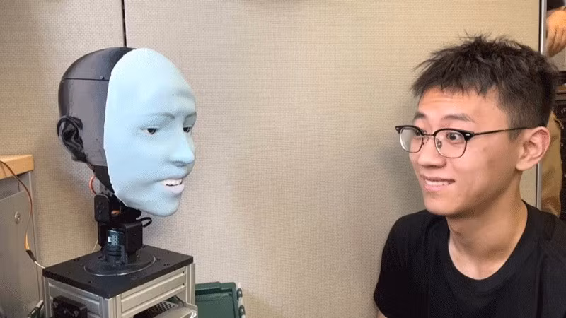 CES 2026 chứng kiến nhiều robot hình người với khuôn mặt và làn da tổng hợp giống thật.