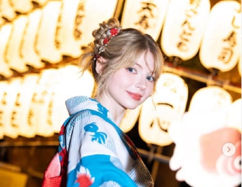 Với gần 1 triệu người theo dõi, Sophie đang dần trở thành biểu tượng sắc đẹp mới của làng cosplay và game toàn cầu.