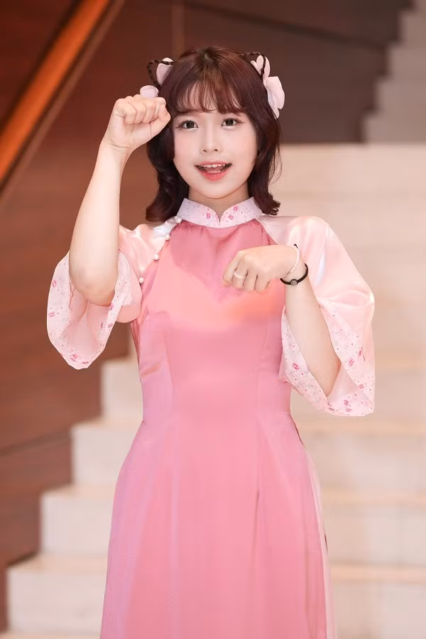 Không chỉ là món quà dành tặng fan dịp cận Tết, loạt ảnh còn đánh dấu một chặng đường trưởng thành của Yoonsul trong sự nghiệp.