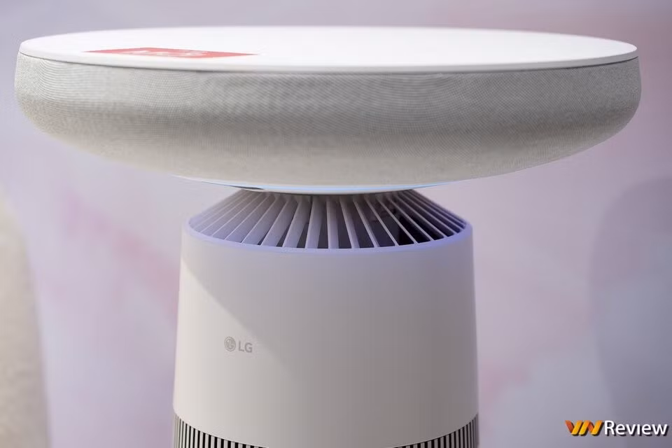 Loa 360° Hi-Res công suất 30W mang đến âm thanh lan tỏa cùng đèn 8 màu và 9 chế độ điều khiển qua ứng dụng LG ThinQ.(Ảnh: Vnreview)