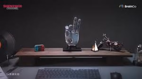 Sự xuất hiện của Revo 3 không chỉ là bước tiến công nghệ mà còn mở ra viễn cảnh kết hợp não người với máy móc, nơi con người có thể điều khiển robot một cách tự nhiên trong tương lai.