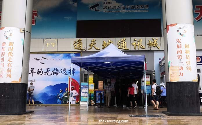 Bất chấp các biện pháp bảo mật, Thâm Quyến vẫn là nơi mà mọi chiếc iPhone, kể cả bị khóa đều tìm được người mua. (Ảnh: the7electronics)