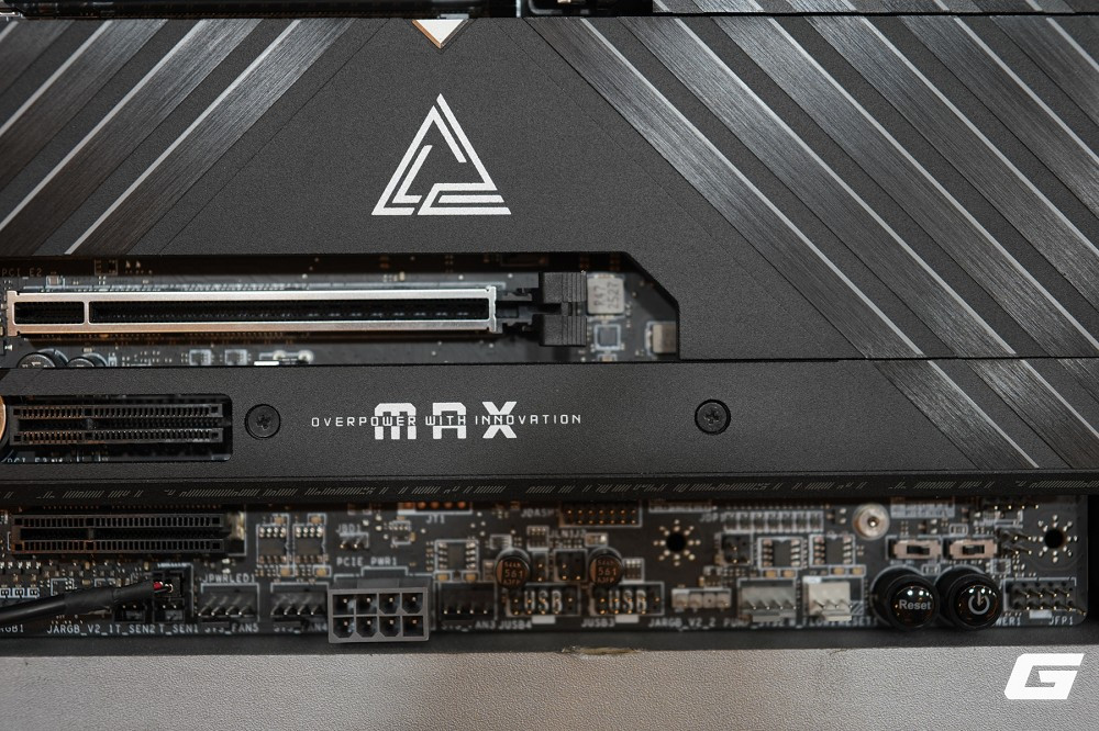 MSI còn bổ sung Tuning Controller cùng CLICK BIOS X mới, tối ưu riêng cho CPU AMD X3D với Latency Killer và X3D Gaming Mode.(Ảnh: Genk)