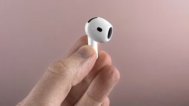 Kiểu đeo mở thoải mái, chống ồn vừa phải khiến AirPods 4 hợp với số đông người dùng.