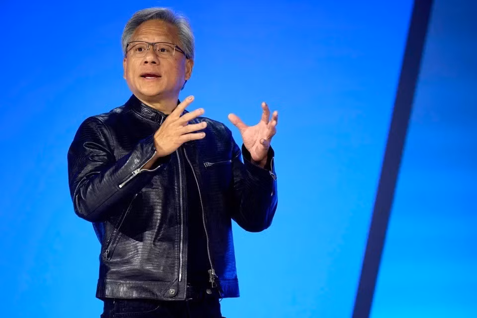 Jensen Huang, CEO NVIDIA, đưa ra quan điểm trái ngược với nhiều tỷ phú công nghệ về tương lai trí tuệ nhân tạo.