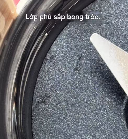 2. Máy xay nấu có lớp chống dính trong cối giúp hạn chế cháy khét khi nấu.