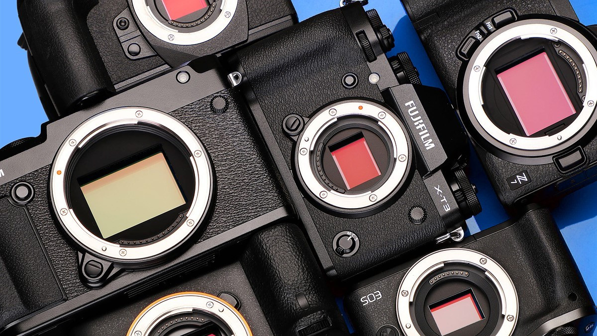 Chi phí R&amp;D kéo dài nhiều năm để tạo ra tính năng như lấy nét mắt chim hay chống rung mạnh mẽ cũng góp phần vào giá bán.