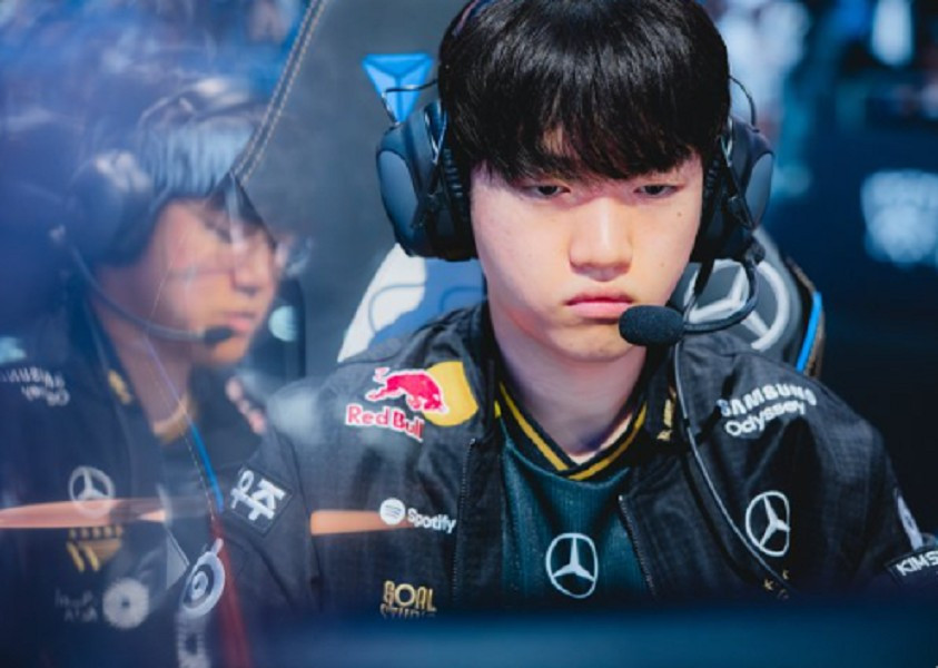 Điều khiến cộng đồng thích thú là “bùa chú” đặc biệt xuất hiện ngay trước ván đấu quyết định.