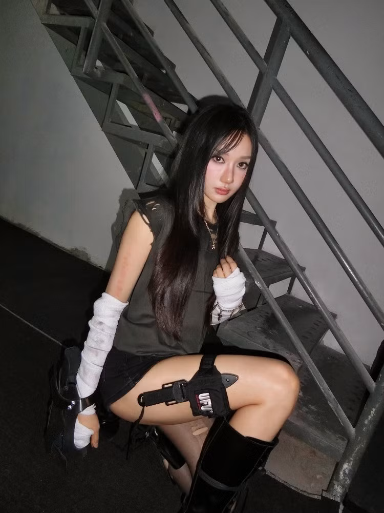 Tuy nhiên, một bộ phận khán giả lại lo lắng về nguy cơ “tai nạn” hớ hênh, ảnh hưởng hình tượng của nữ streamer.