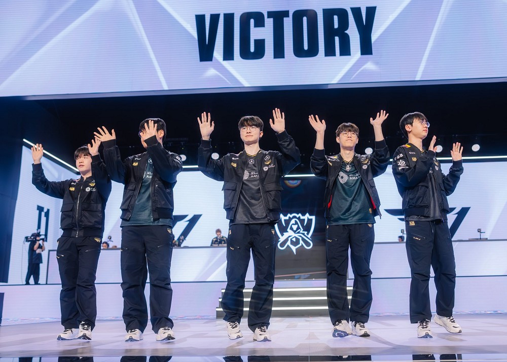 Cả hai đội liên tục ăn miếng trả miếng suốt 5 ván đấu, khiến người xem như nín thở theo từng pha giao tranh.