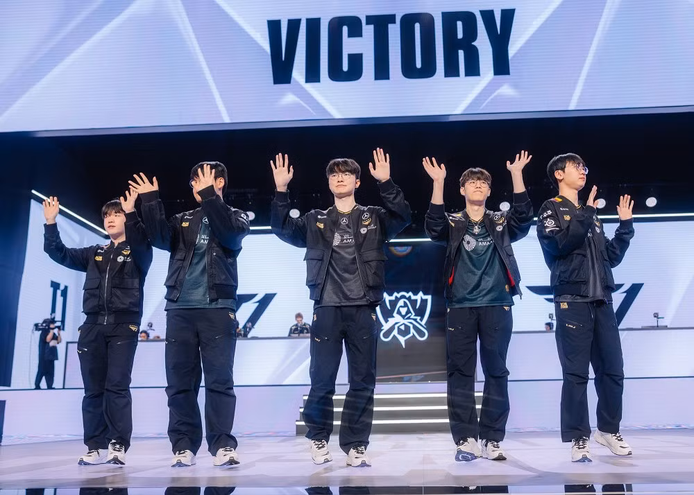 Cả hai đội liên tục ăn miếng trả miếng suốt 5 ván đấu, khiến người xem như nín thở theo từng pha giao tranh.