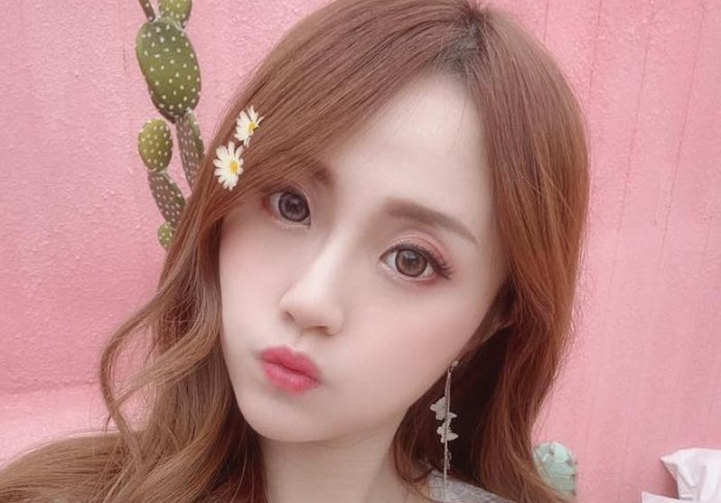 Nếu là fan Overwatch, hẳn bạn khó quên nhân vật D.Va – nữ game thủ xinh đẹp và mạnh mẽ.