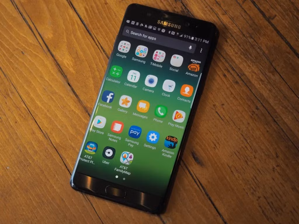 Dù đã gần một thập kỷ trôi qua, tấm biển cảnh báo vẫn còn tồn tại tại các sân bay lớn ở Mỹ.