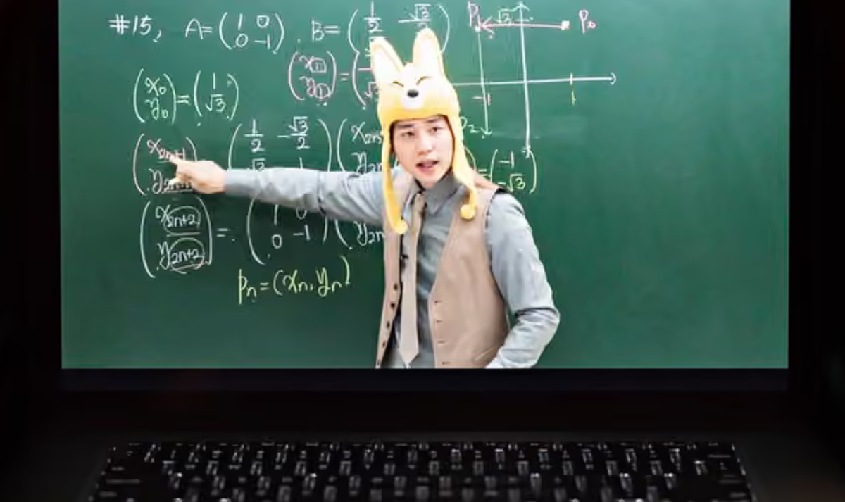 Những video như “Bí quyết chuẩn bị cho trẻ vào tiểu học” hay “Mẹo đi họp phụ huynh” xuất hiện dày đặc trên mạng xã hội. Đây là sản phẩm của nhóm “giáo viên YouTuber”. (Ảnh: Washington Post)