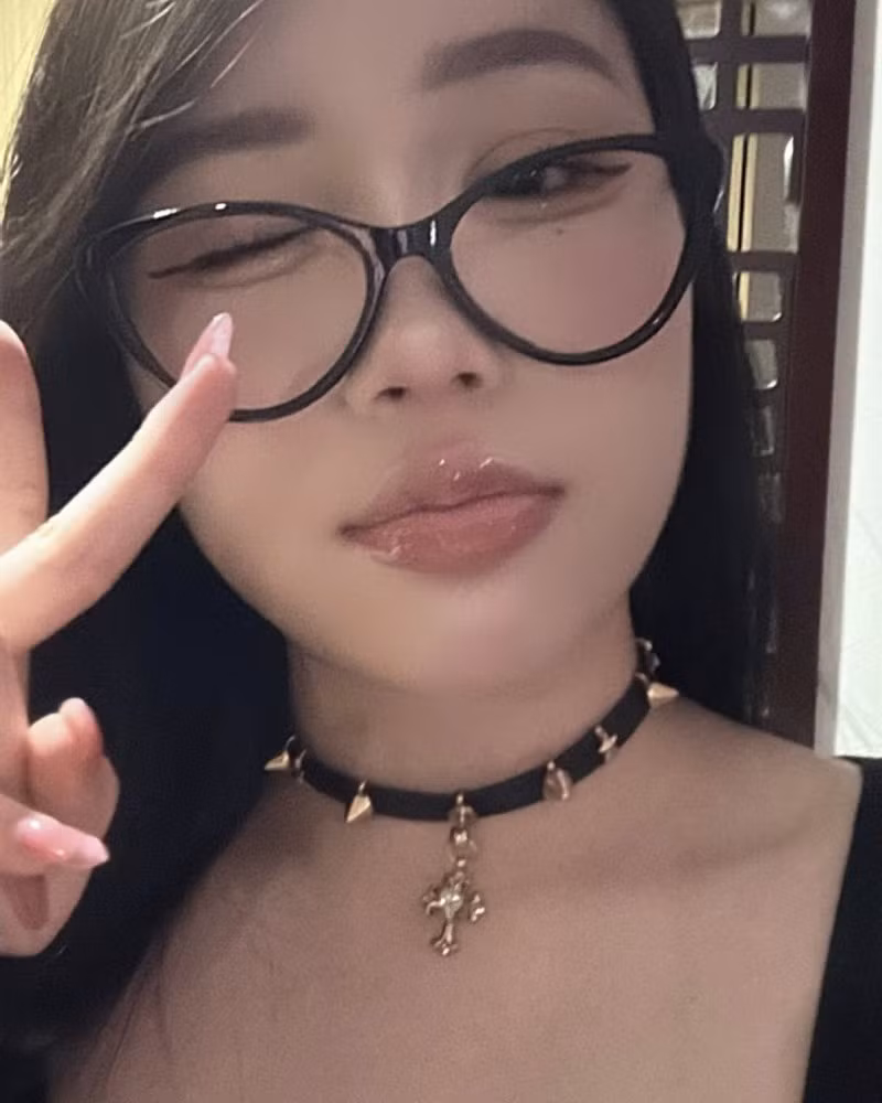 Dù từng phải tạm dừng stream để làm việc theo mong muốn của gia đình, Yogurt vẫn duy trì sức hút với cộng đồng game. Không theo đuổi “content bẩn”, cô mong muốn mang đến năng lượng tích cực và giữ hình ảnh trong sạch trong giới streamer.