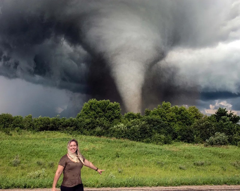 Năm 2013, Metz đối mặt với cơn lốc El Reno ở Oklahoma – rộng nhất lịch sử, đạt tốc độ gió 480 km/h. Khi đó, giao thông tắc nghẽn khiến nhiều người, kể cả các chuyên gia, phải chạy thoát thân trong hoảng loạn.