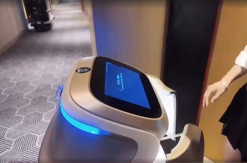 Việc ứng dụng robot giúp khách sạn tối ưu nhân lực và nâng cao trải nghiệm khách hàng.