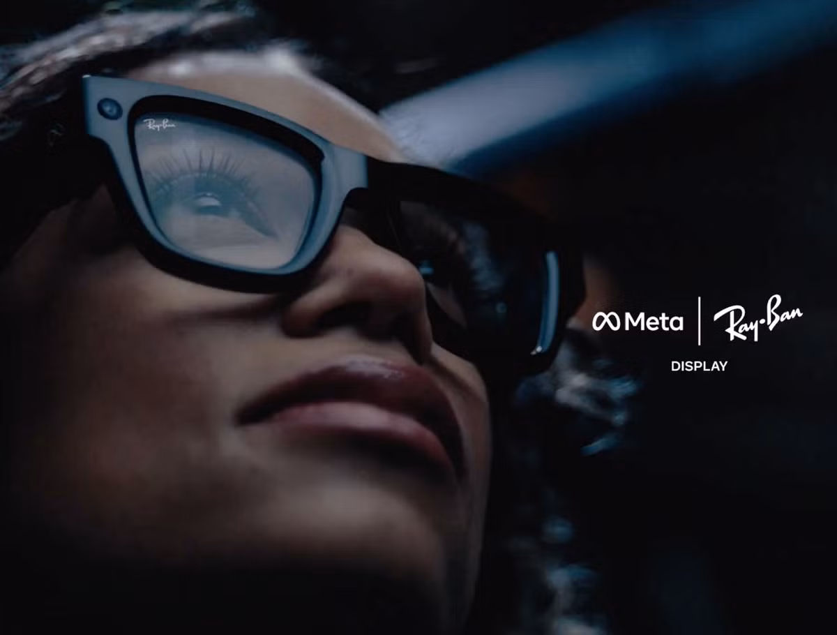 Meta vừa trình làng mẫu kính thông minh mới mang tên Ray Ban Display, thu hút sự chú ý toàn cầu.