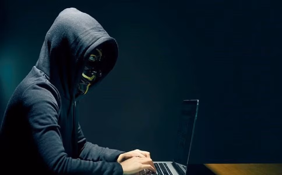 Các ứng dụng này thường thu thập dữ liệu người dùng như vị trí, danh bạ, lịch sử duyệt web để bán cho bên thứ ba.