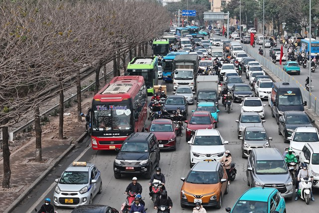 Tài xế cũng có thể báo cáo sự cố, được hệ thống đối chiếu trước khi hiển thị.