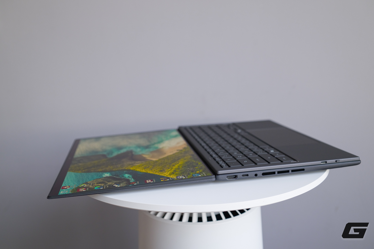 Zenbook Duo 2026 được trang bị chip Intel Core Ultra Series 3 (Panther Lake), hiệu năng mạnh mẽ, duy trì ổn định ngay cả khi dùng pin.(Genk)