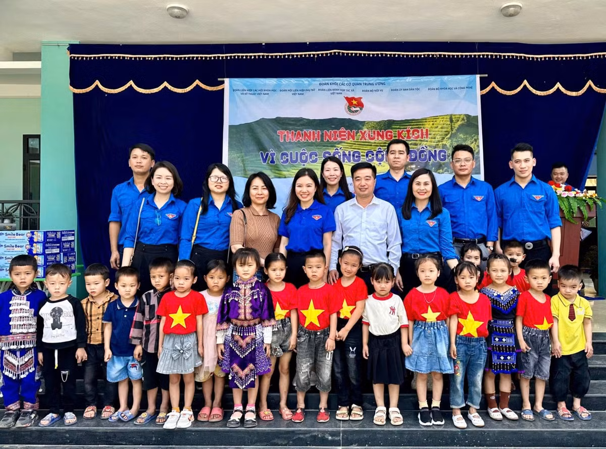 Đoàn Thanh niên Liên hiệp Hội Việt Nam tham gia thực hiện chương trình "Thanh niên tình nguyện xung kích vì cuộc sống cộng đồng" năm 2024 tại huyện Bắc Hà, tỉnh Lào Cai
