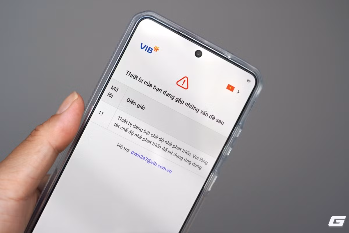 Tuy nhiên, tại Việt Nam, quy định bảo mật ngân hàng khiến các ứng dụng như VIB, LPBank hay BVBank tự động khóa khi phát hiện Developer Mode. Người dùng sẽ không thể giao dịch. (Ảnh: Genk)