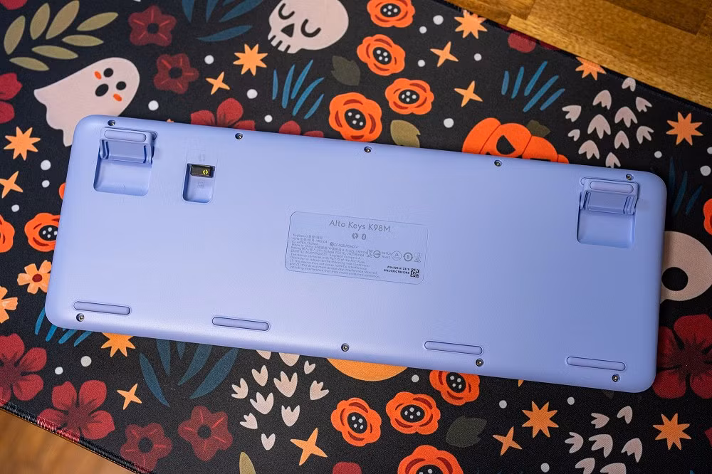 Sản phẩm hỗ trợ hot-swap, cho phép thay switch dễ dàng mà không cần hàn.