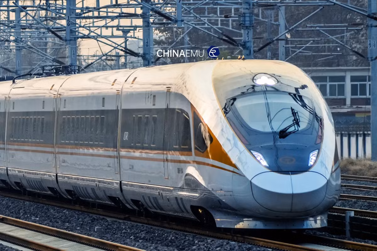 Trung Quốc sử dụng các đoàn tàu CR400AF, CR400BF, sản phẩm tự phát triển, thể hiện trình độ công nghệ nội địa hóa cao.(Ảnh:China-EMU)