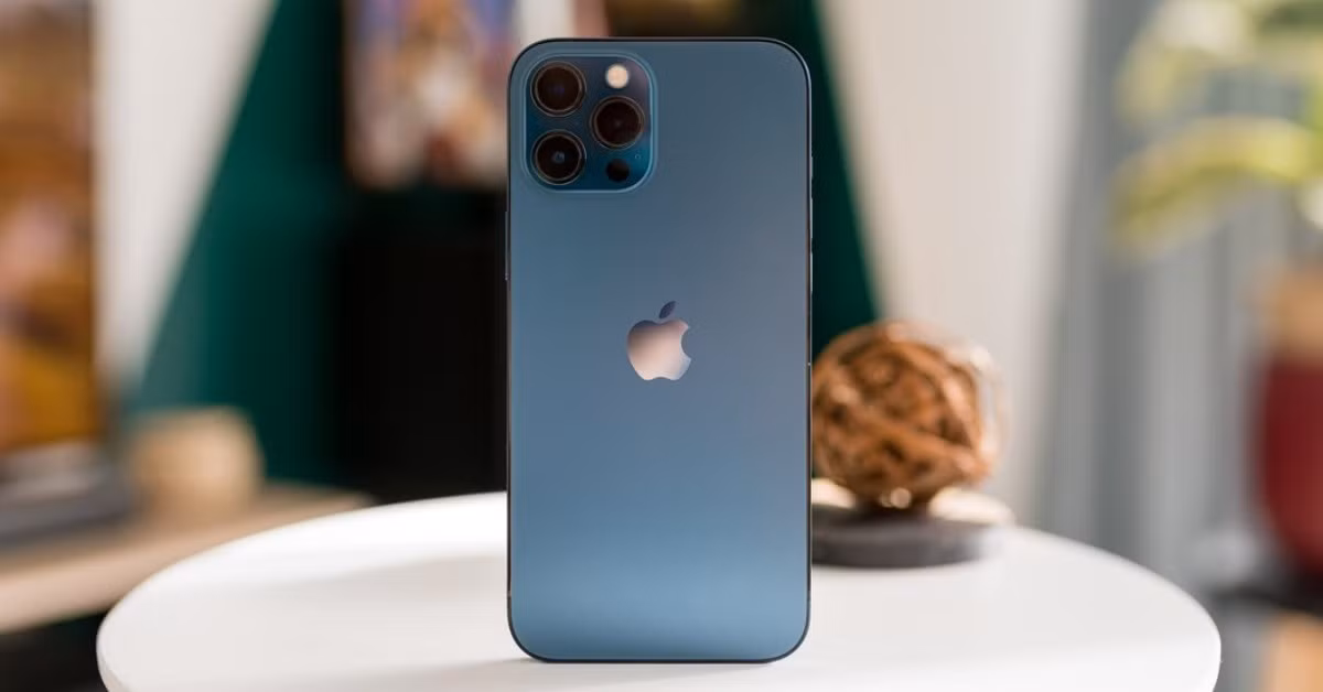 iPhone 12 Pro Max hiện vẫn được bán lại với giá cao, dù đã ra mắt từ cuối năm 2020.