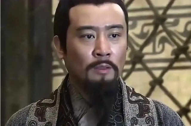 Khi thấy Mã Siêu kéo quân đến thành Đô uy hiếp, Lưu Chương sợ hãi mở cổng đầu hàng Lưu Bị. (Ảnh: Sohu)