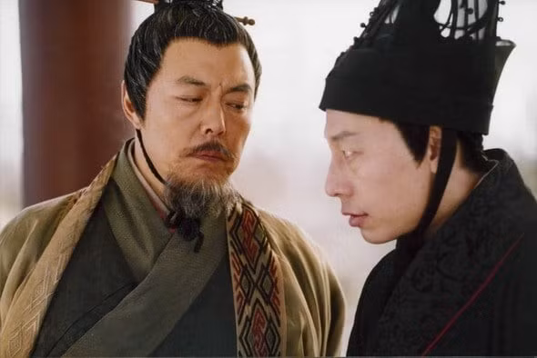 Lã Bất Vi bày kế cho Giao Ái vào cung gian dâm với thái hậu (ảnh từ phim truyền hình Trung Quốc).