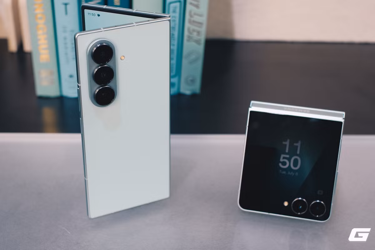 Màu Xanh bạc hà trên Galaxy Z Fold7 và Z Flip7 mang lại cảm giác nhẹ nhàng, sang trọng và cực kỳ cuốn hút. (Ảnh: Genk)