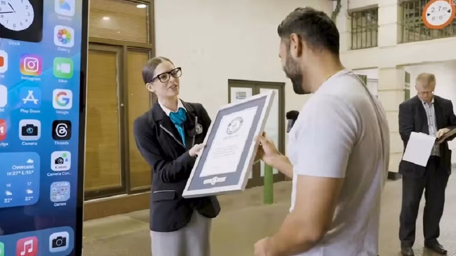 Hệ điều hành Windows kết hợp trình giả lập Android giúp chạy app điện thoại lẫn game AAA như Cyberpunk 2077.