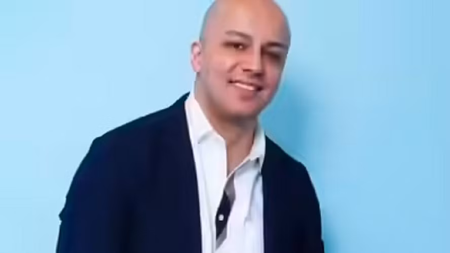 Tarifi chọn Nhật Bản vì môi trường robot công nghiệp phát triển và xã hội quen thuộc với tự động hóa.