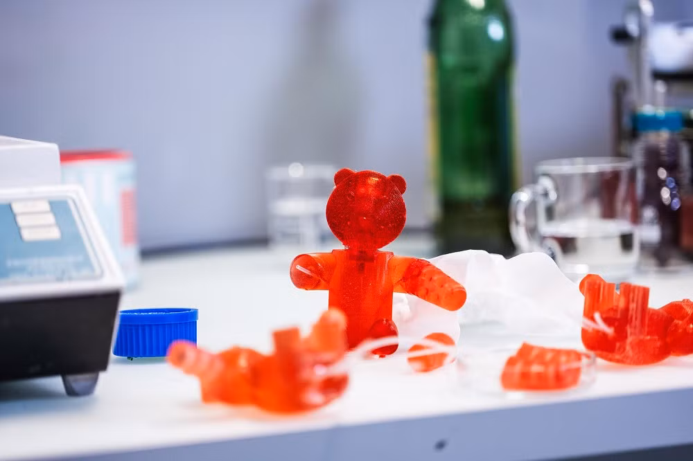 Nguồn năng lượng được tạo từ phản ứng giữa baking soda và acid citric, sinh ra khí CO₂ để di chuyển.