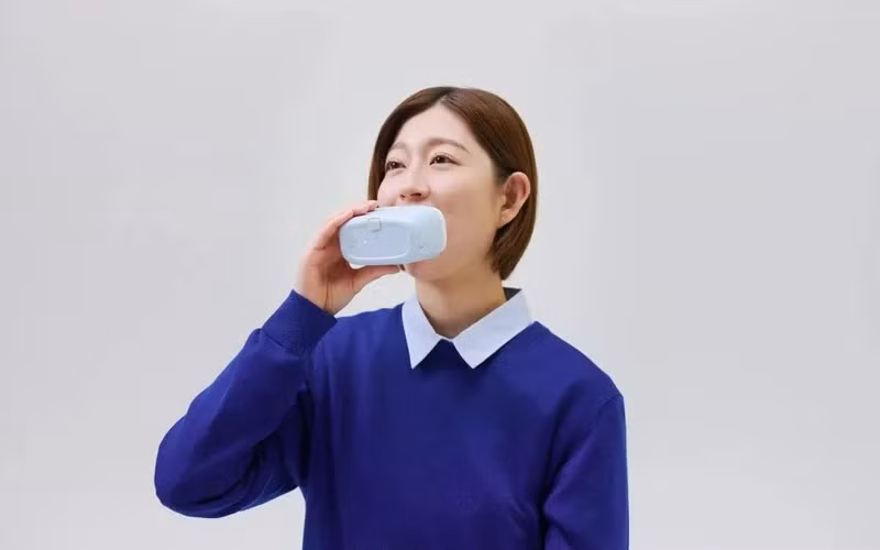 Robot g.eN đang thu hút sự chú ý khi được giới thiệu là thiết bị chăm sóc răng miệng đầu tiên trên thế giới có khả năng tự động chải răng cho người dùng.