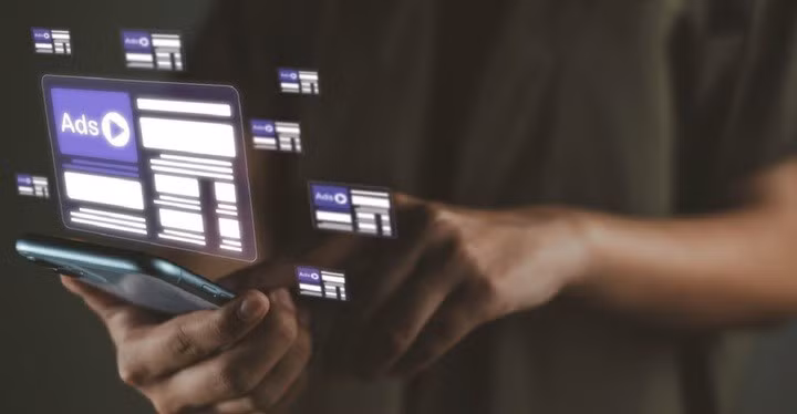 Nhiều chuyên gia cảnh báo smartphone có thể bị lợi dụng để nghe lén.