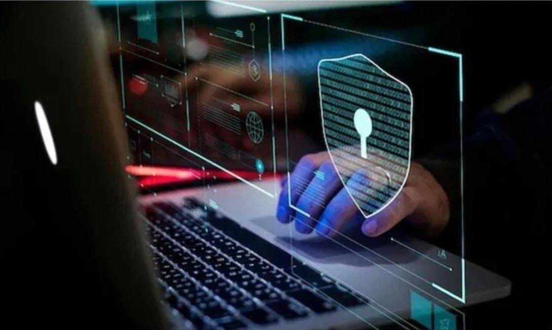 Trong bối cảnh này, nguy cơ lớn nhất không nằm ở việc lộ mật khẩu, mà ở các chiêu trò lừa đảo khai thác tâm lý hoảng loạn của người dùng.