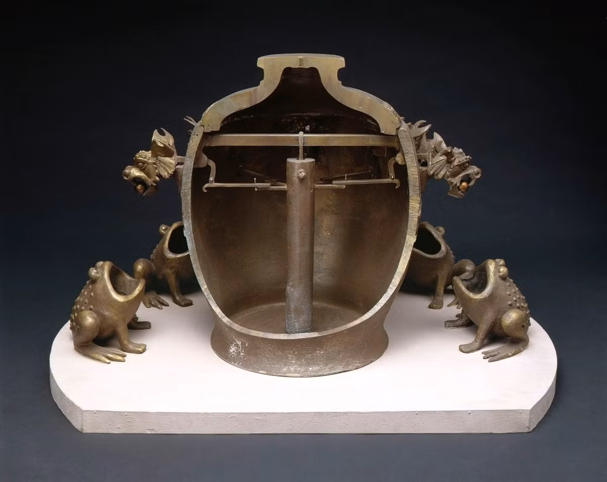 Mô hình mới cho thấy một thanh công xon dạng con lắc hoạt động như bộ cảm biến, khuếch đại chuyển động nhỏ nhất của mặt đất.