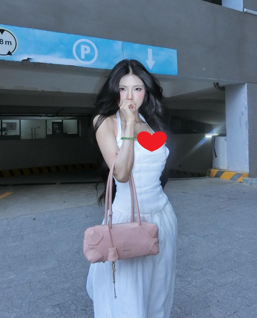 Từ hình ảnh MC chuyên nghiệp, cô dần khẳng định mình trong vai trò KOL và người mẫu ảnh với gu thẩm mỹ rõ ràng.