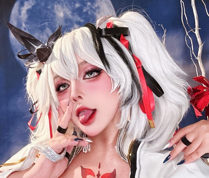 Khi bị hỏi "có cần làm vậy không", Sayo thẳng thắn trả lời: “Không cần nhưng mà thích”, câu nói khiến mạng xã hội dậy sóng.