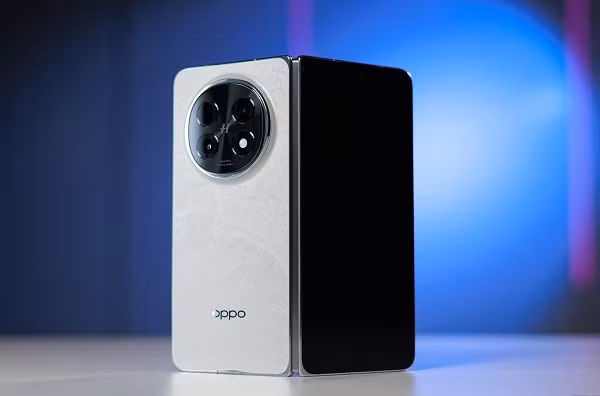 Tính năng AI như dịch song ngữ, ghi âm thông minh và chia đôi màn hình nâng cao trải nghiệm người dùng.(Ảnh: viettelstore)